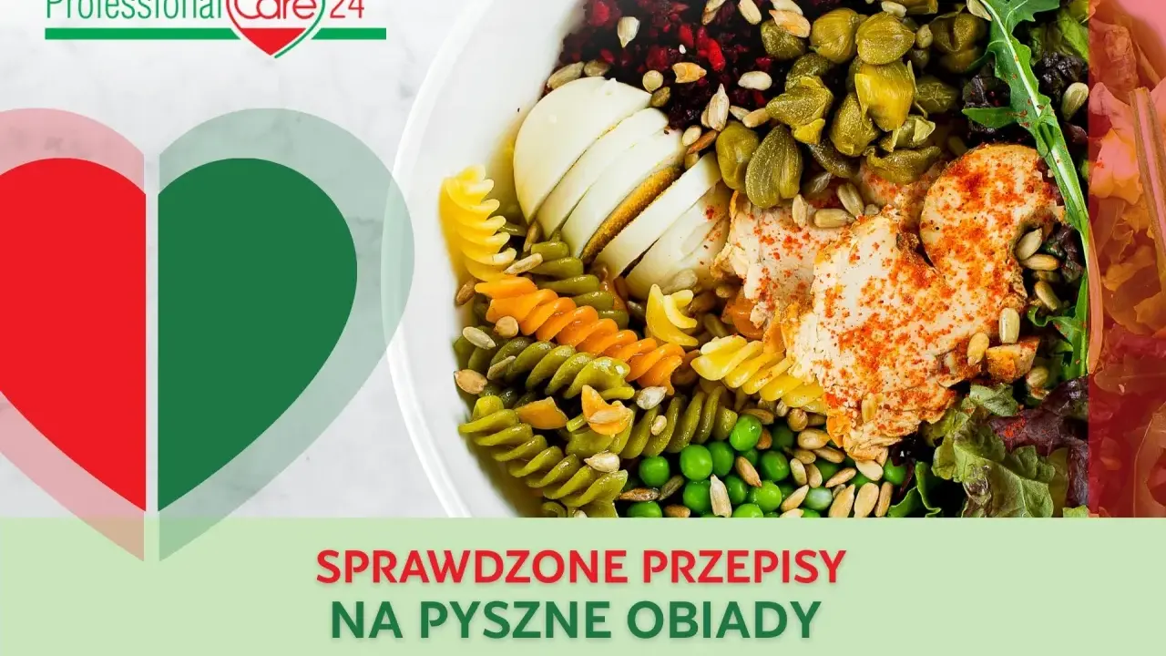Kolorowy makaron, kurczak, jajko i warzywa w misce. Sprawdzone przepisy na pyszne obiady, idealne dla diety papkowatej.