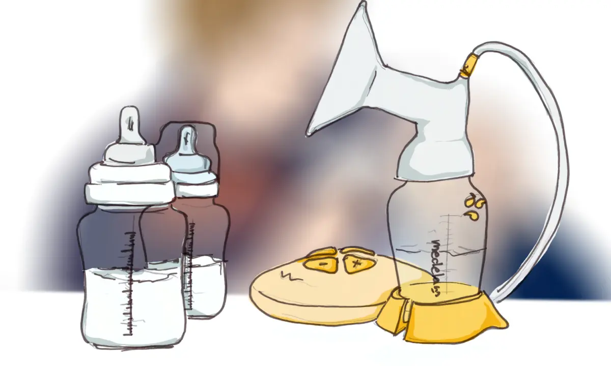 Zwei Milchflaschen und eine Milchpumpe. Die Flasche der Milchpumpe ist fast leer, was darauf hindeutet, dass beim Abpumpen kaum Milch kommt.