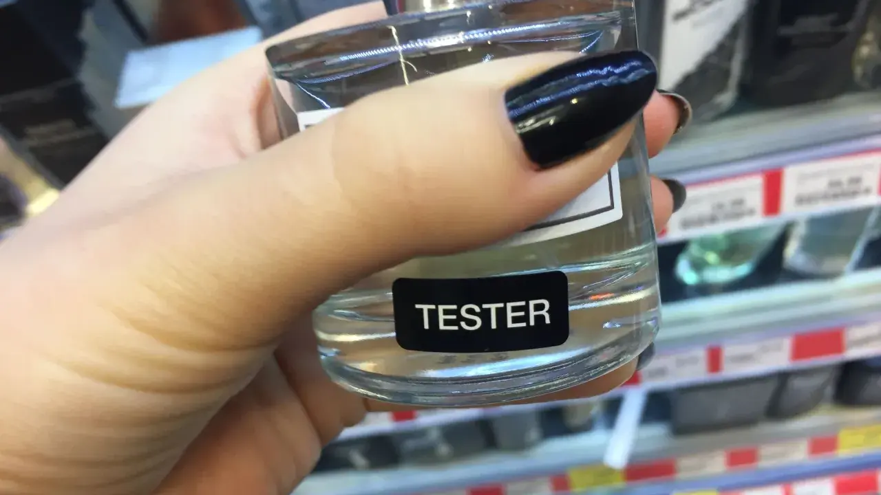 Testery perfum: Jak kupić oryginał i uniknąć podróbek?