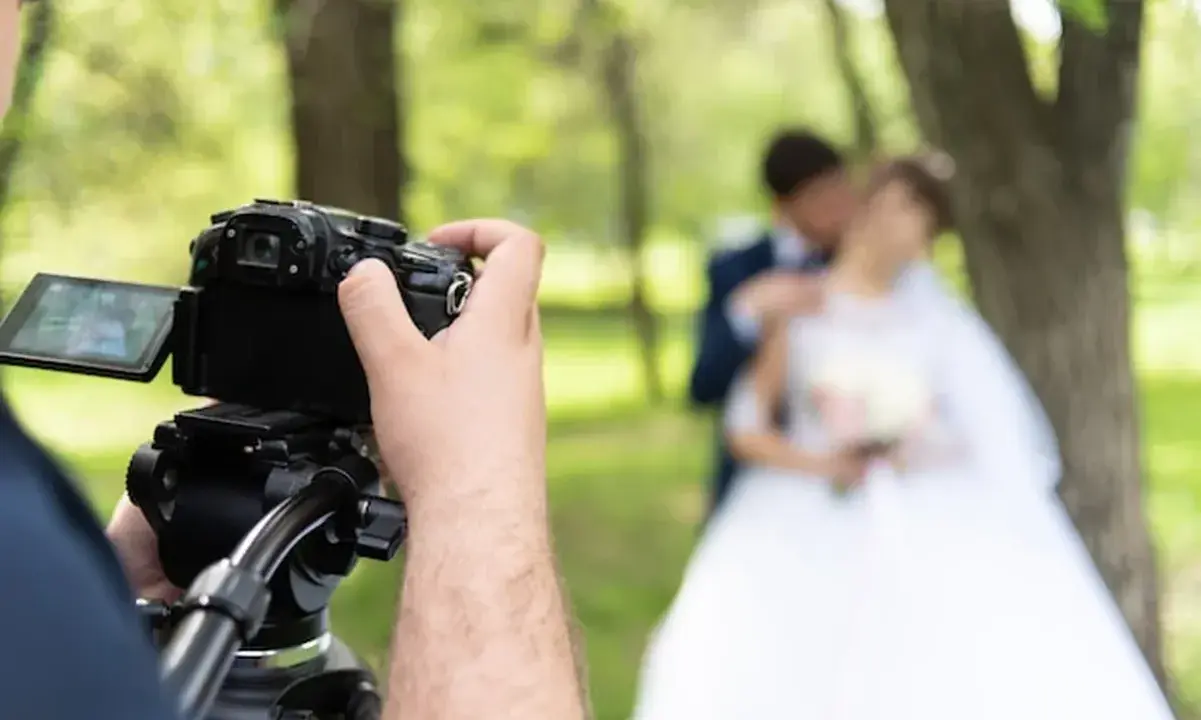 Ile kosztuje fotograf i kamerzysta na wesele? Przewodnik po cenach