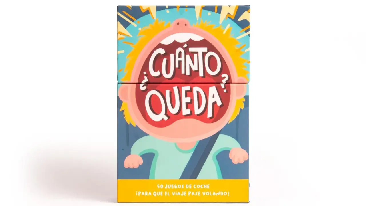Caja de juegos para el coche de niños con un dibujo de una cara gritando "¿Cuánto queda?". ¡50 juegos para que el viaje pase volando!