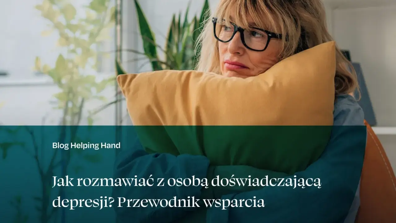 Kobieta z poduszką, smutna. Przewodnik wsparcia: jak pomóc dorosłej córce w depresji.
