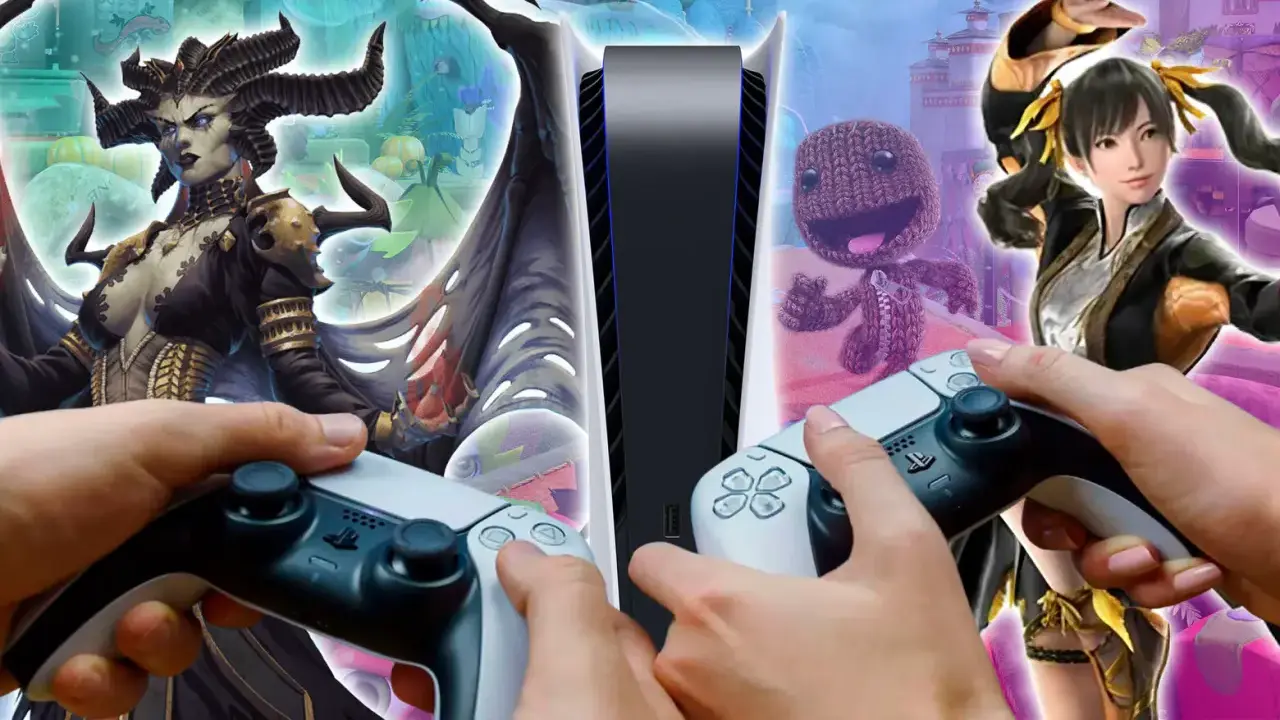 Manos sujetando mandos de PS5, rodeando una consola, con personajes de videojuegos como una demonia, Sackboy y una luchadora. ¡Diversión asegurada con los juegos de la Play!