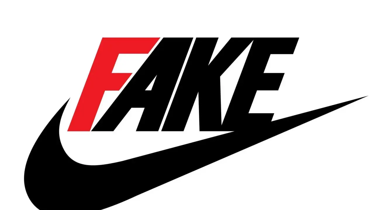 Das Wort "FAKE" in Rot und Schwarz über dem Nike-Swoosh. Ein Hinweis auf gefälschte Nike-Produkte, die vielleicht in Vietnam hergestellt wurden.