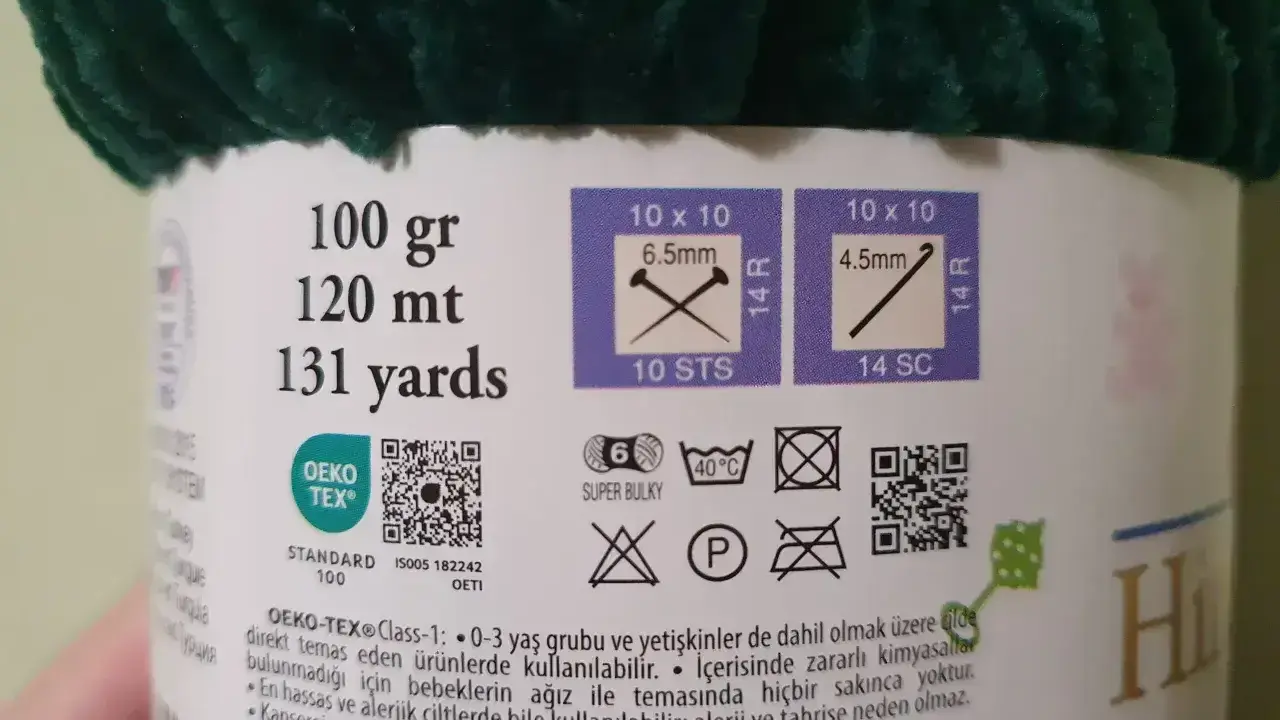 100g włóczki, 120m, 131 yards. Idealna ilość na szalik.