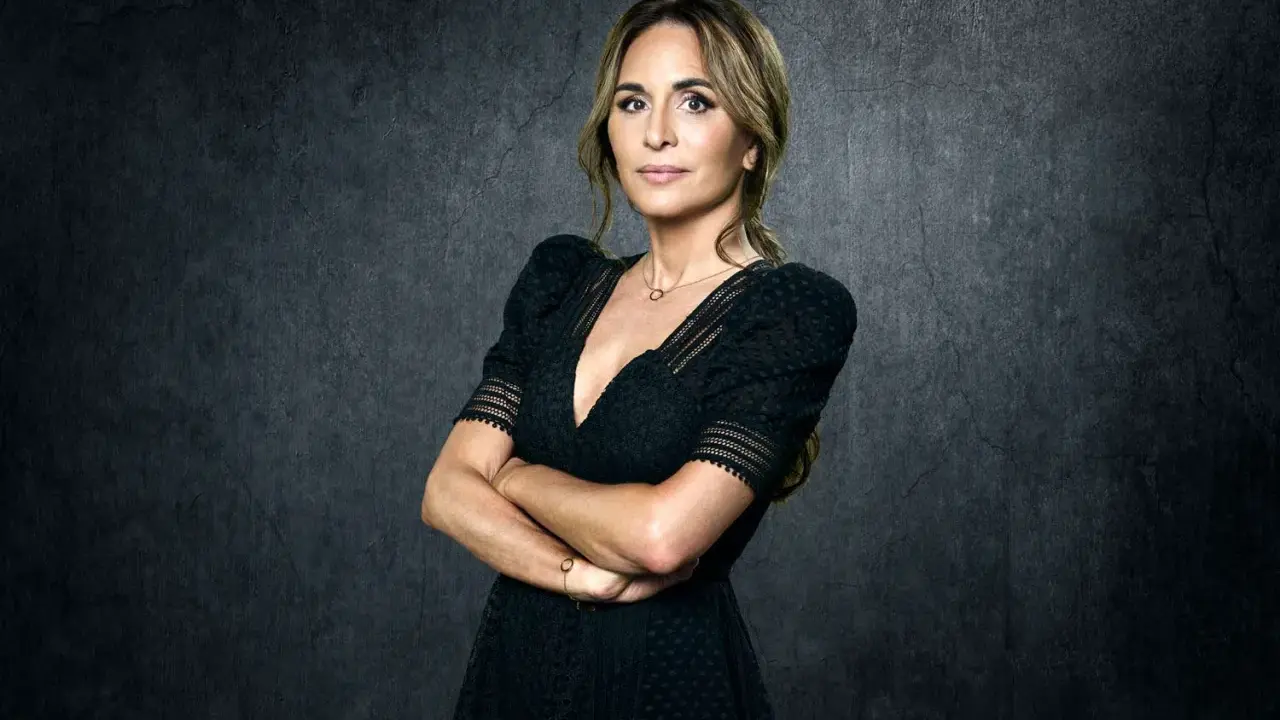 Alexandra Rapaport i svart klänning, redo för nya filmer.
