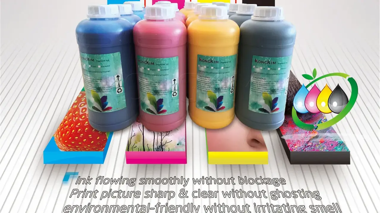 Bottiglie di inchiostro per tecnologia inkjet: blu, rosa, giallo e nero. Stampa nitida e duratura.