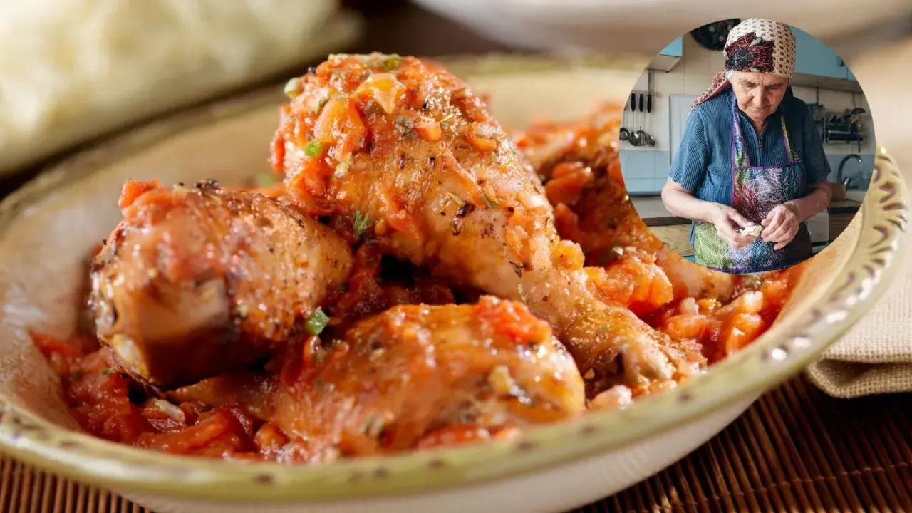 Sabrosa receta de pollo en salsa, preparado por una abuela en su cocina.