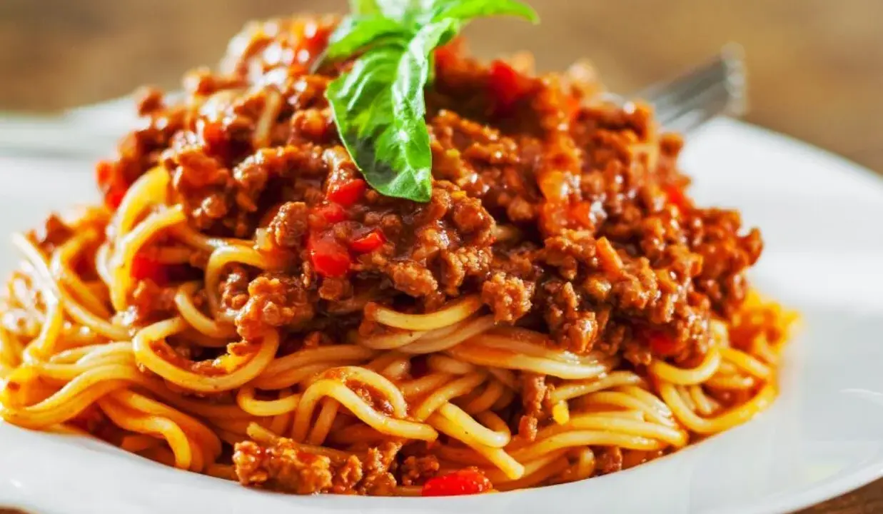 Spaghetti bolognese Pascala: Opanuj kultowy przepis mistrza!
