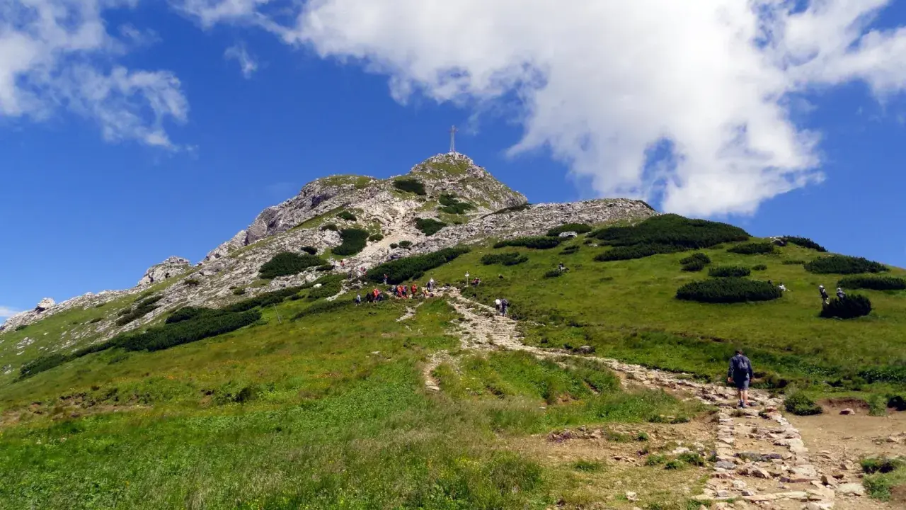 Jakim szlakiem na Giewont? Twój przewodnik po trasach i bezpieczeństwie