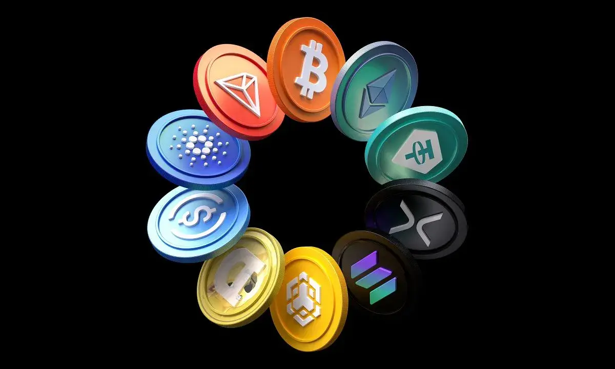 Krąg monet z logo Bitcoin, Ethereum, Cardano i innymi symbolami kryptowalut. Wartość tych aktywów może budzić FUD, ale ich popularność rośnie.