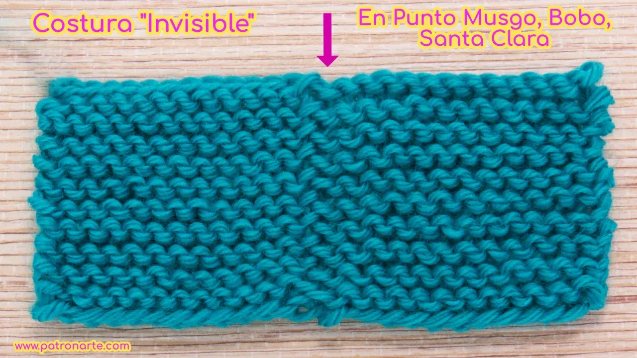 Muestra de tejido en punto musgo, con una costura "invisible" en el centro. El punto bobo, también conocido como punto Santa Clara, se logra tejiendo todas las vueltas del derecho.