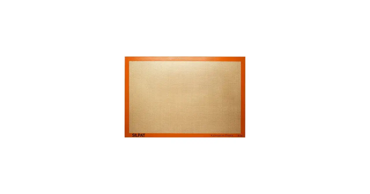 Silpat, una alfombrilla de silicona para hornear, es esencial para repostería perfecta.