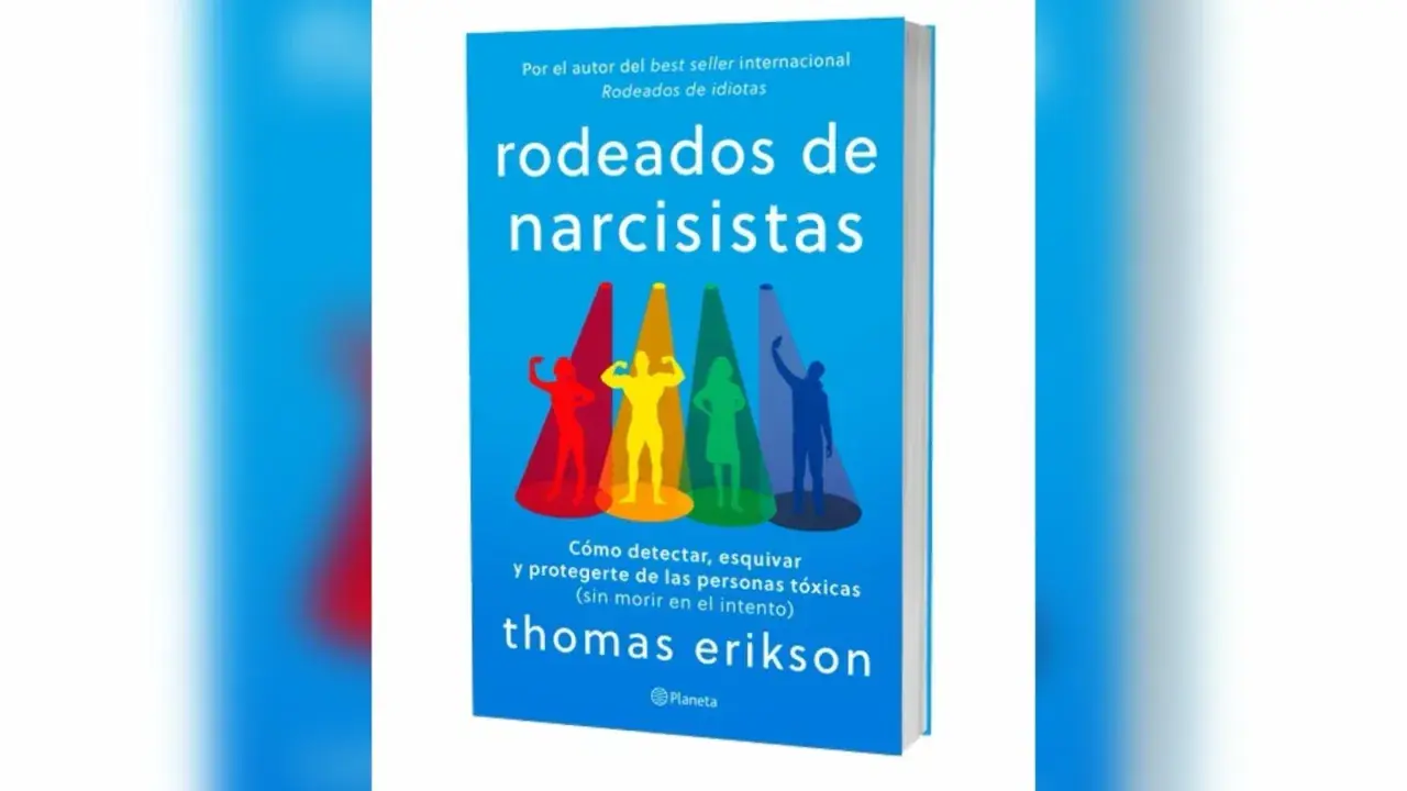 Libro "Rodeados de narcisistas" de Thomas Erikson. Ilustra cómo identificar y lidiar con personas tóxicas, útil para quienes enfrentan familias narcisistas.