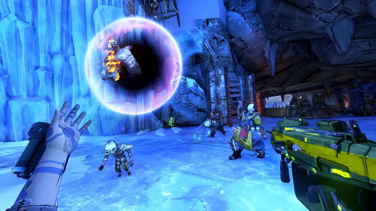 Gracz w Borderlands 2 spolszczenie walczy z potworami w lodowej jaskini. W ręku trzyma broń, a przed nim pojawia się magiczna kula.