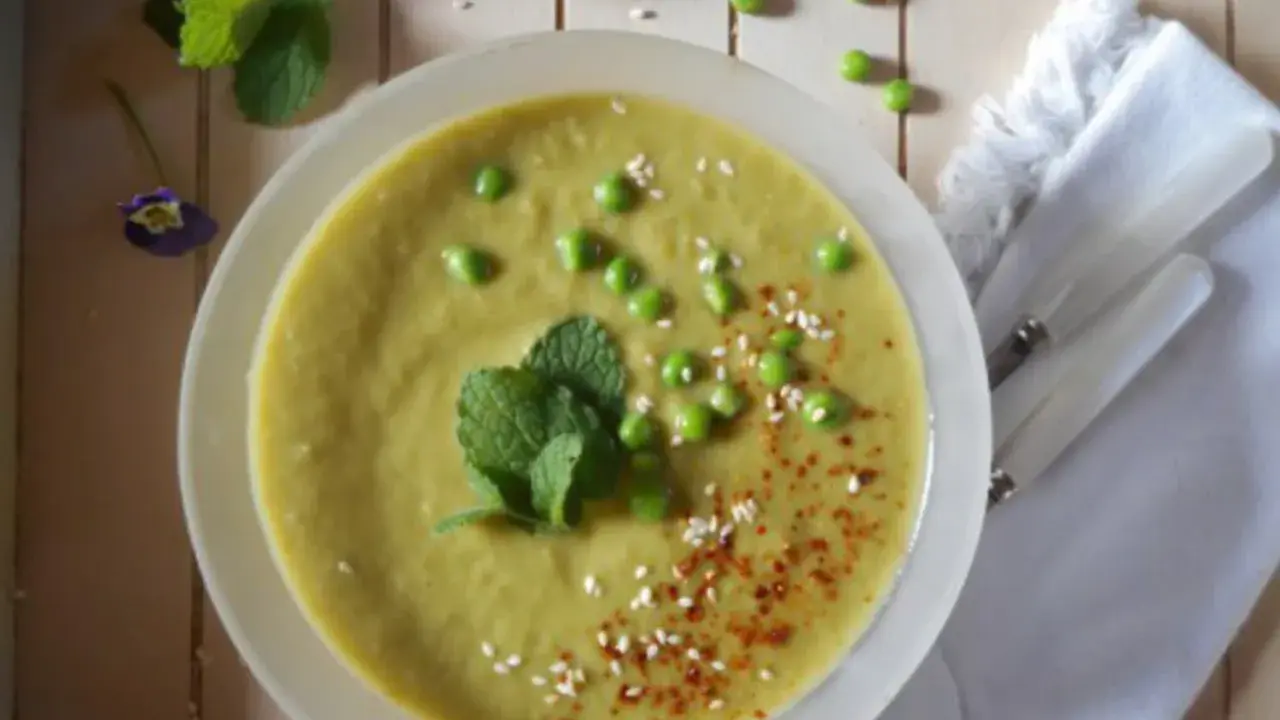 Le secret d'une soupe de petits pois veloutée et savoureuse