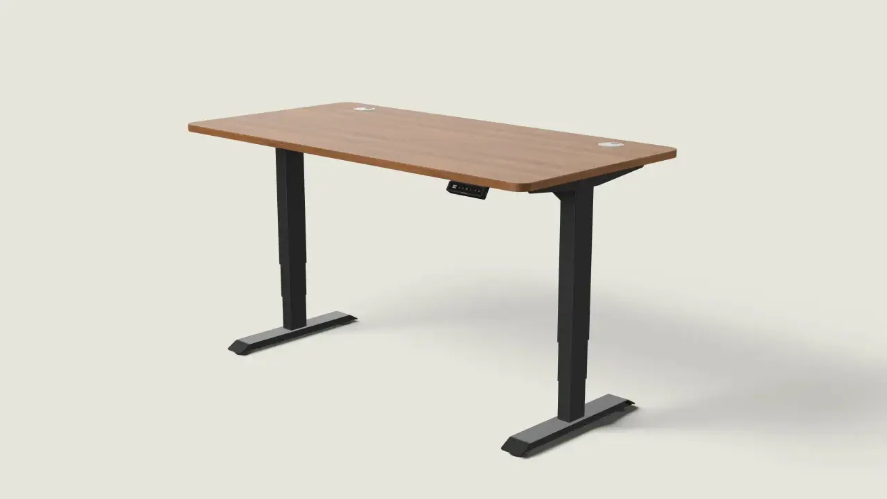 Bureau réglable en hauteur, idéal pour alterner position assis debout. Plateau bois, pieds noirs.