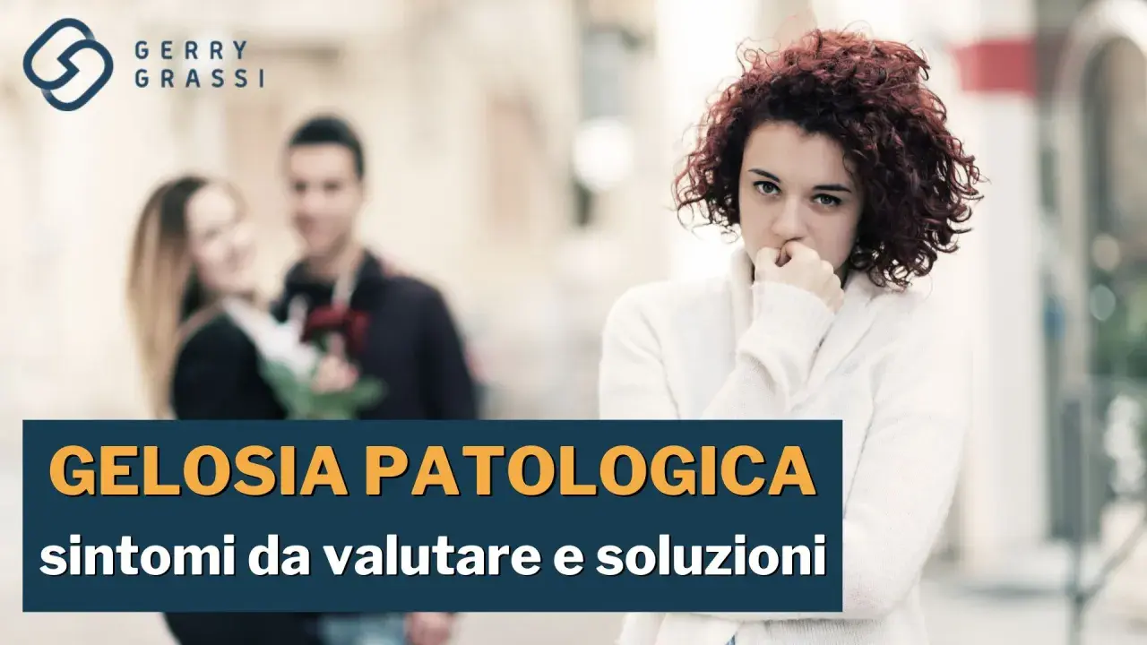 Una donna con espressione preoccupata osserva una coppia felice in lontananza, simbolo di gelosia tra donne.