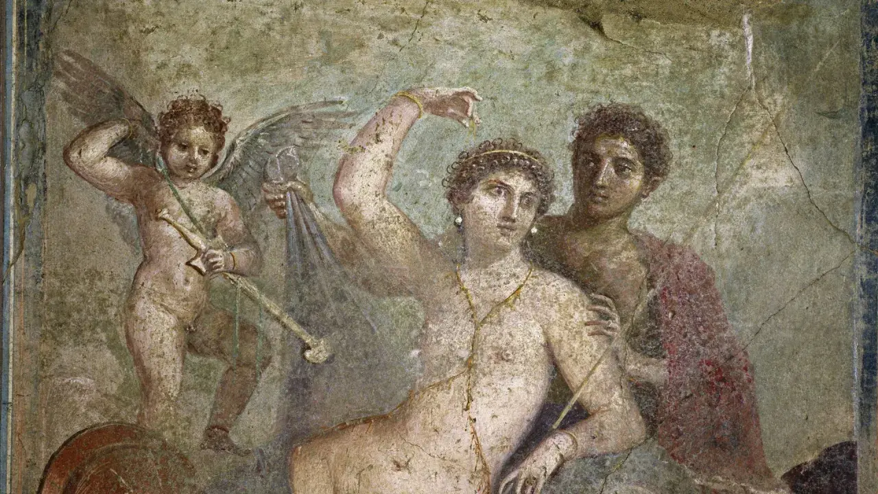Antike Freske zeigt Amor mit Pfeil und Bogen, eine Frau und einen Mann. Die Szene erinnert an die Liebesgeschichten, die wer war Ovid in seinen Werken erzählte.