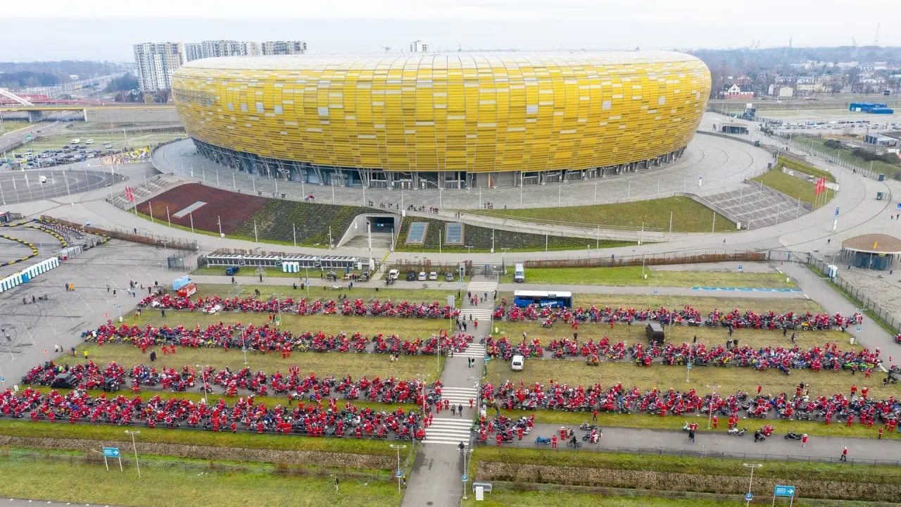 Tysiące motocyklistów w strojach Świętego Mikołaja zlotuje pod PGE Areną, jednym z największych stadionów w Polsce.
