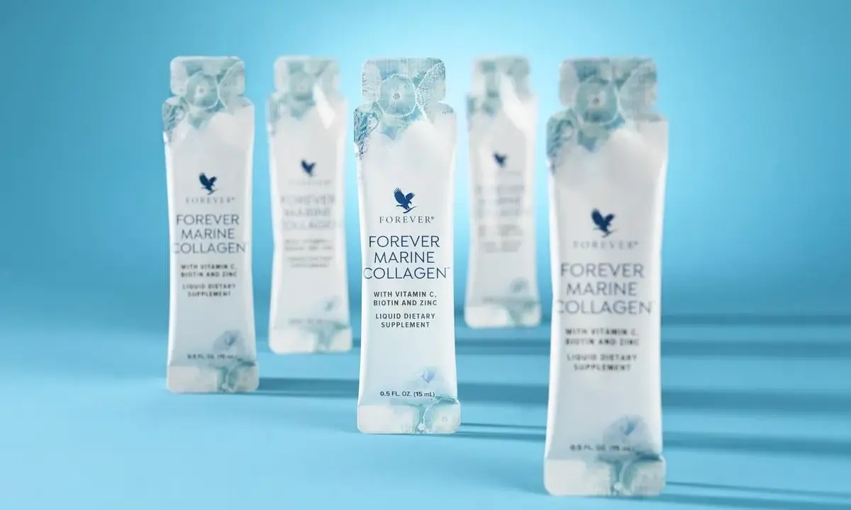 Kilka saszetek Forever Marine Collagen z witaminą C, biotyną i cynkiem. Sprawdź atrakcyjną forever marine collagen cena!