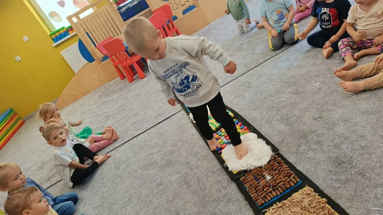 Zajęcia sensoryczne dla dzieci: Klucz do harmonijnego rozwoju