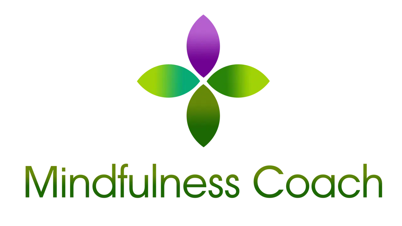 Logotyp med en blomliknande symbol i lila och grönt, samt texten "Mindfulness Coach". Symbolen kan associeras med mindful tapping.