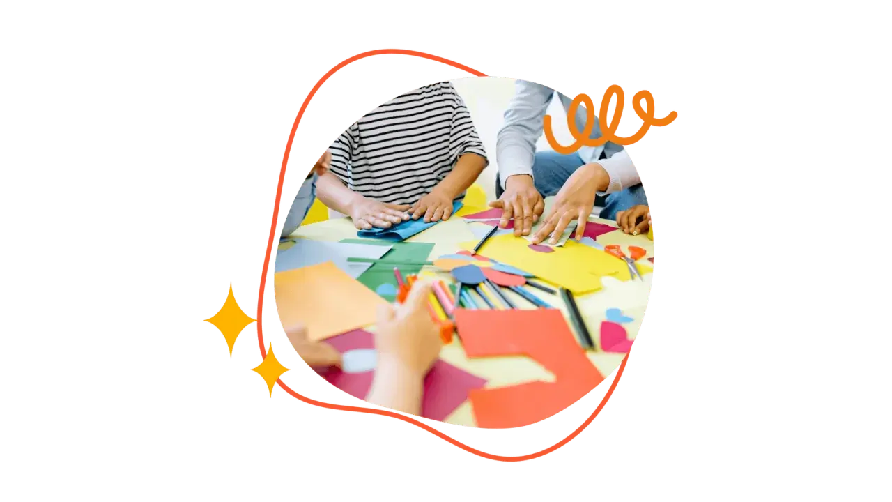 Kreative Hände falten Papier und malen bunte Kreise. Kinder und Erwachsene basteln gemeinsam.