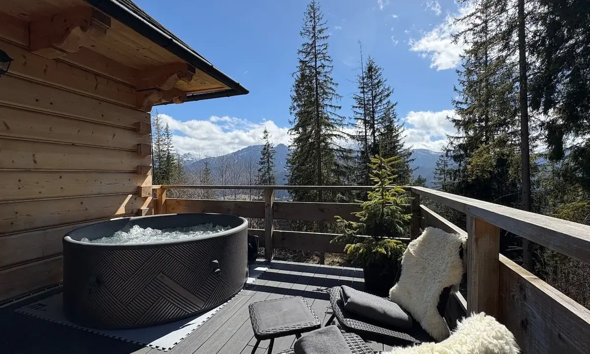 Twój azyl w Tatrach? Domki na wierchu Biały Dunajec z jacuzzi!