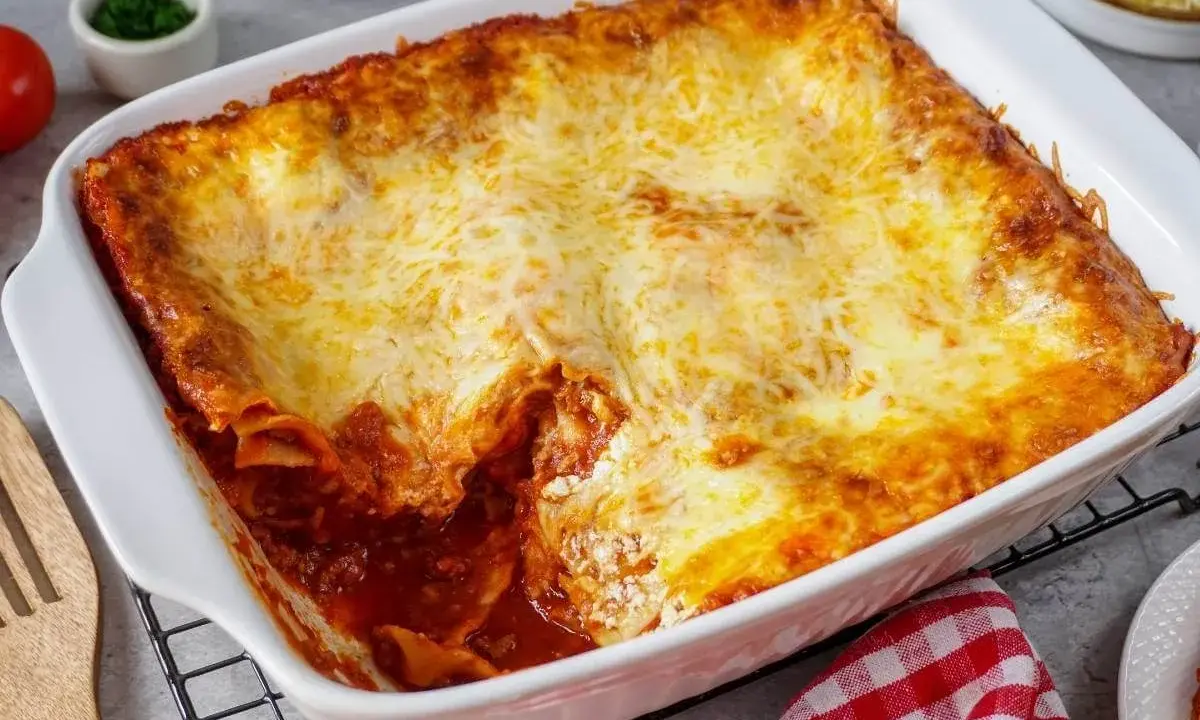 Herzhafte Lasagne mit geschmolzenem Käse, ein köstlicher creme fraiche ersatz für Ihre nächste Lasagne-Kreation.