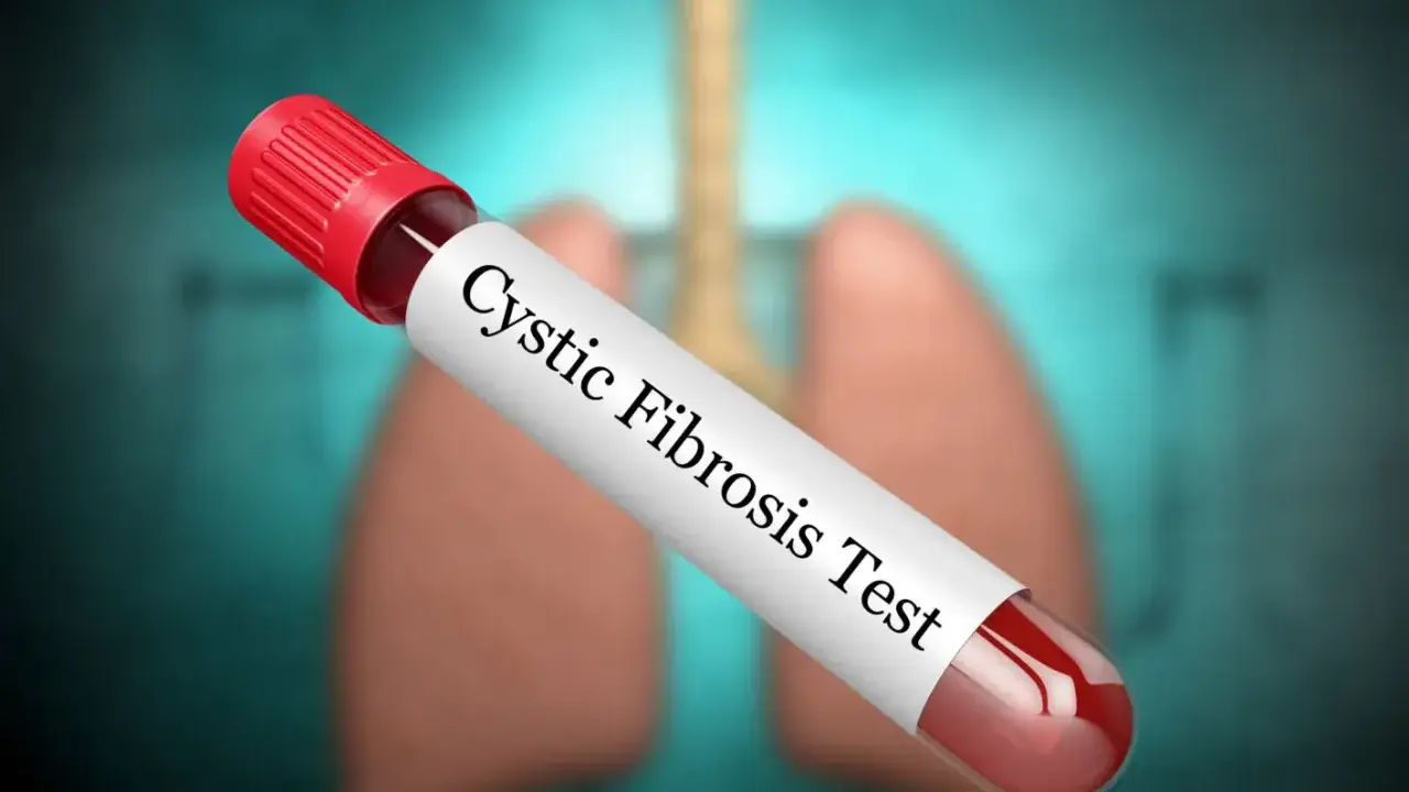 Provette con campione di sangue per il test della fibrosi cistica, con polmoni stilizzati sullo sfondo.