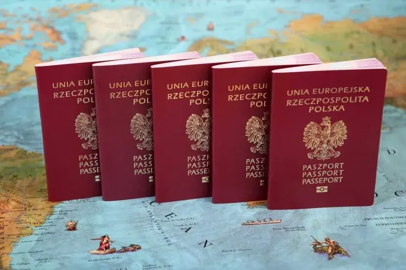 Gdzie złożyć wniosek o paszport? Uniknij kolejek! Poradnik