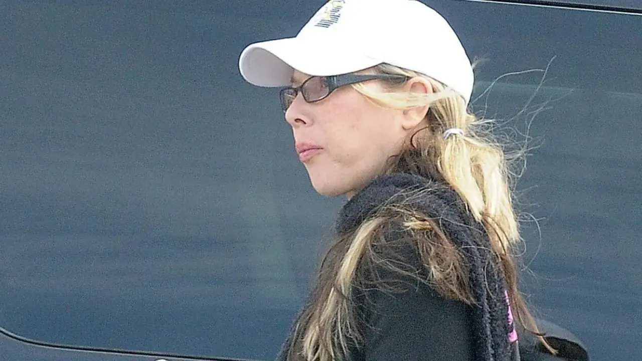 Kim Mathers, była żona Eminema, w czapce i okularach. Co się stało z żoną Eminema?
