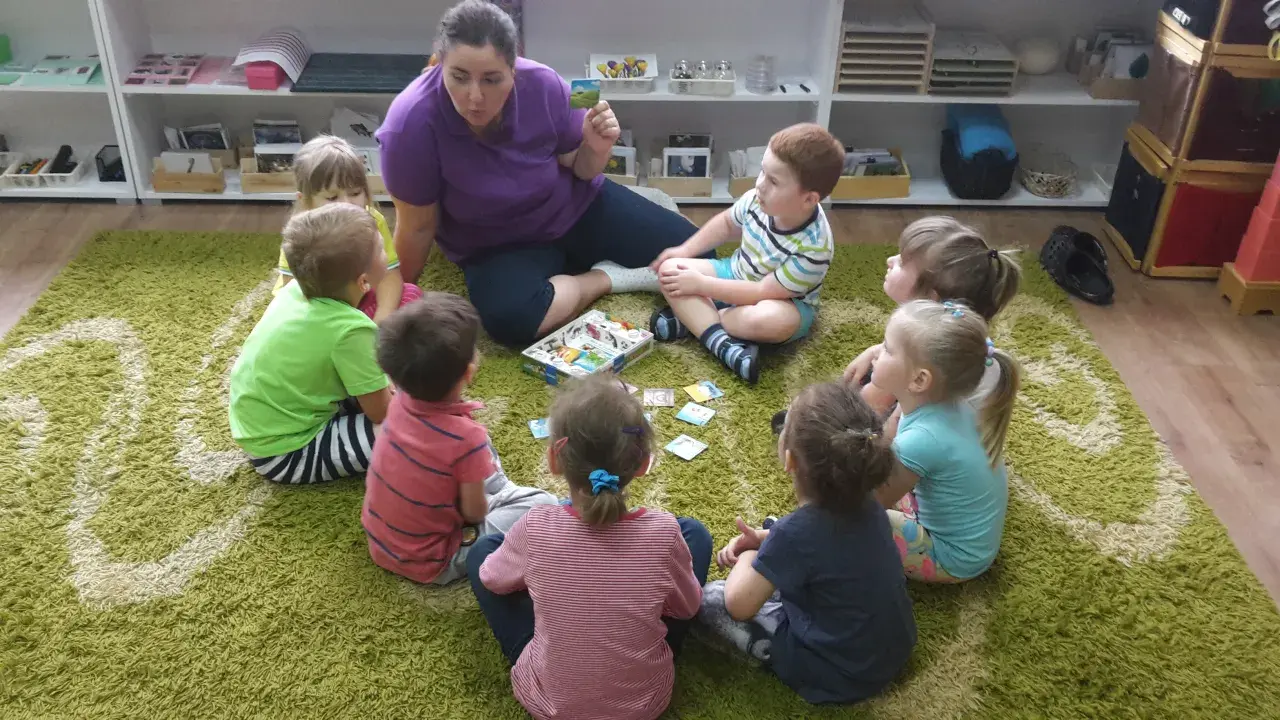 Jak zajęcia z logopedii w przedszkolu wspierają rozwój mowy dzieci