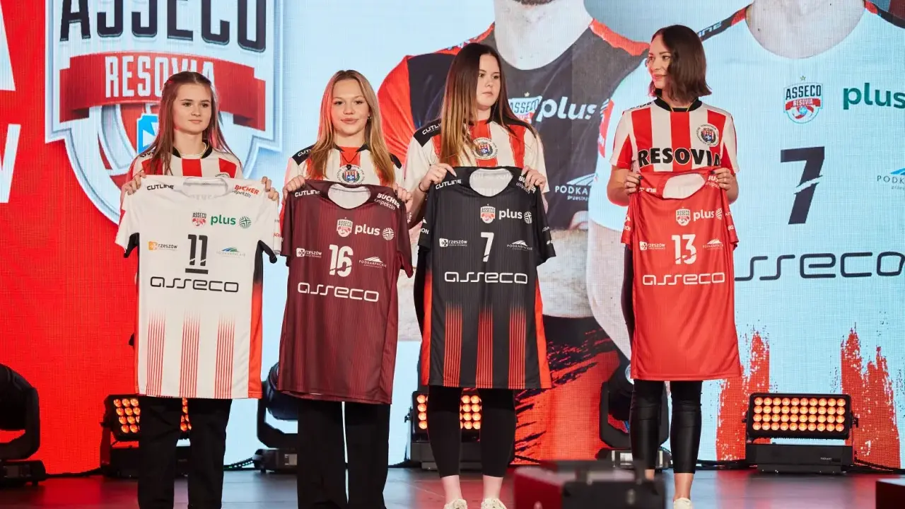 Jak prać poliester? Poradnik eksperta: uniknij błędów!