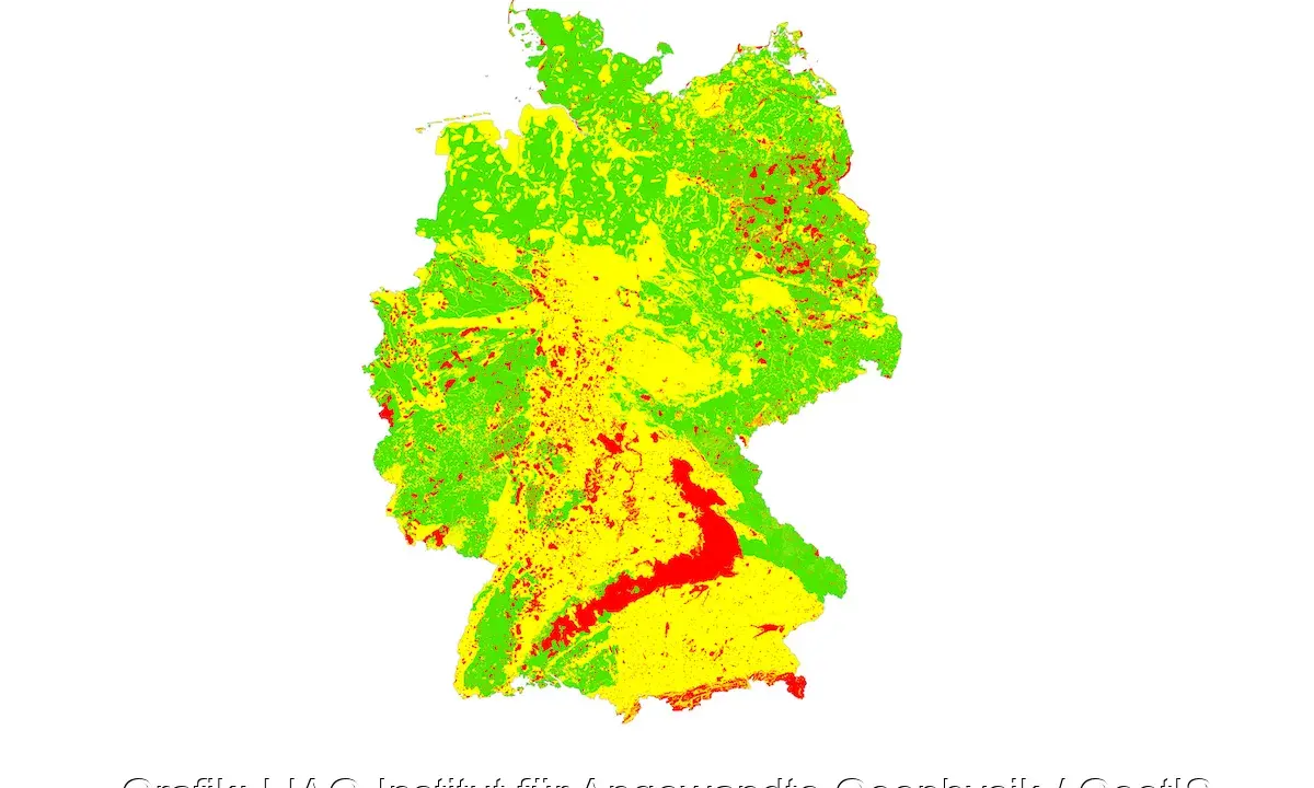 Karte Deutschlands zeigt Potenzial für Geothermie: Rot und Gelb deuten auf hohe Eignung hin, Grün auf geringere.