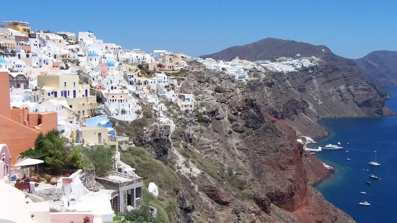 Santorini: Odkryj najpiękniejsze miejsca i zaplanuj podróż marzeń