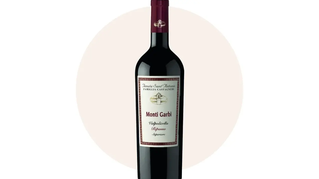 En flaska rött vin, perfekt vin till tacos. Monti Garbi Valpolicella Ripasso Superiore.