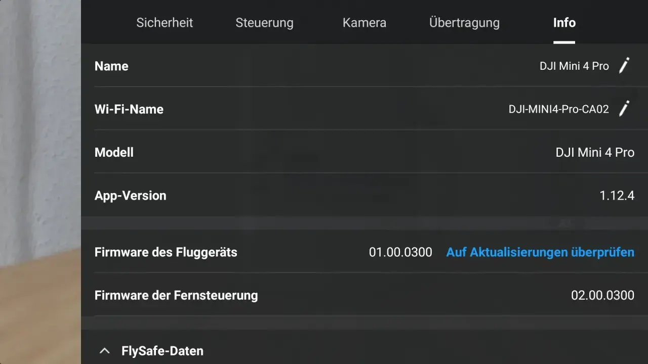 Infos in der DJI Mini 2 App: Modell DJI Mini 4 Pro, App-Version 1.12.4, Firmware-Status und mehr.