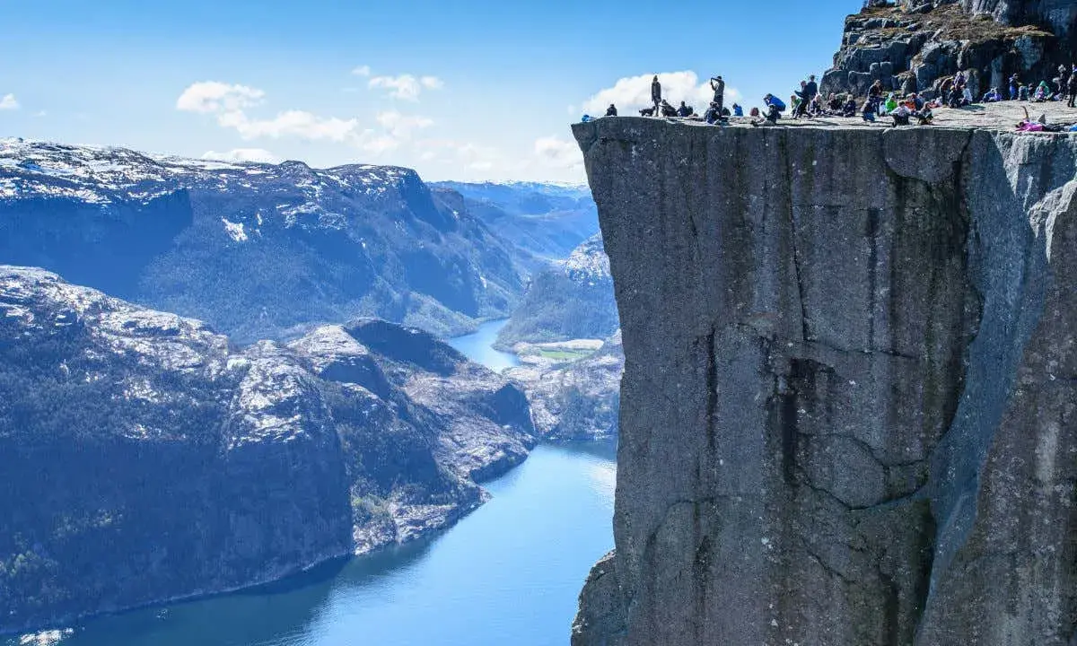 Fiordos Noruegos: Tu Guía Esencial para un Viaje Inolvidable