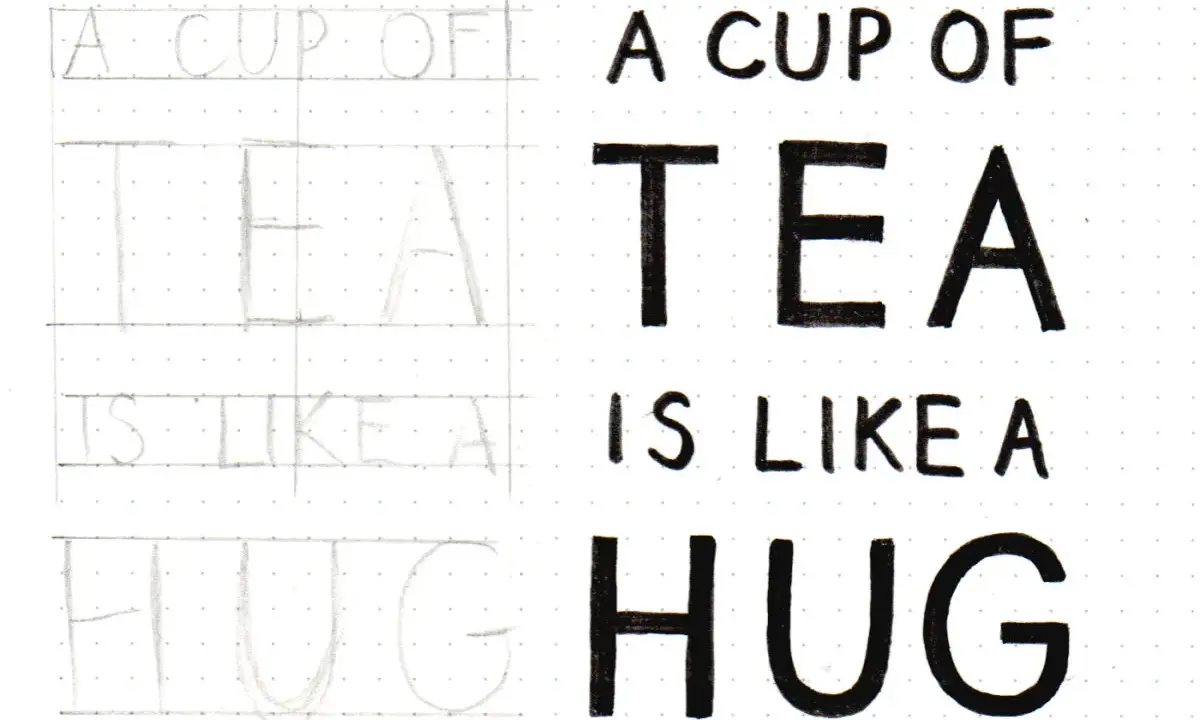 Ładny napis "A cup of tea is like a hug" w dwóch wersjach: szkic i gotowy tekst.