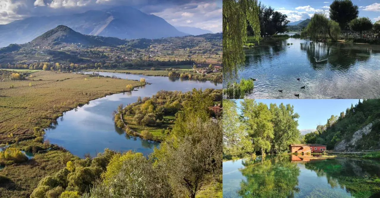 Paesaggio incantevole del lago di Posta Fibreno, con montagne sullo sfondo, un fiume serpeggiante e un antico mulino rosso riflesso nelle acque cristalline.