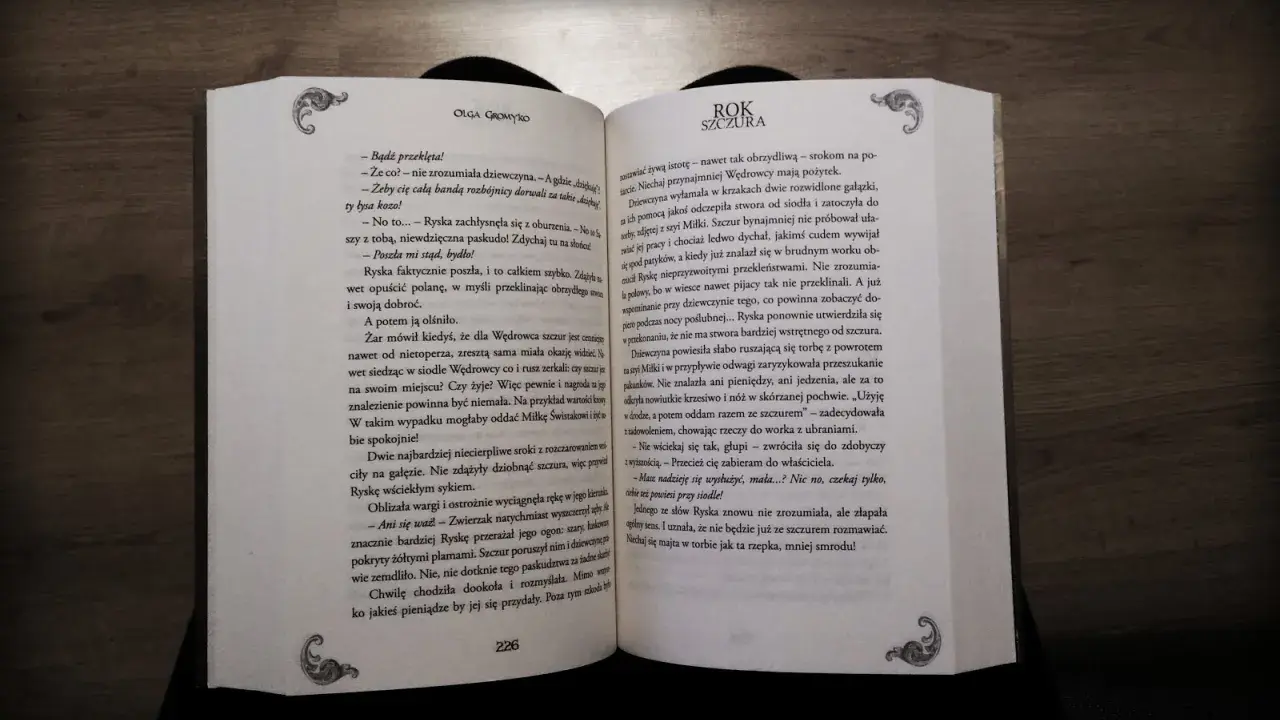 Książka pocket: Co to jest i czy warto ją kupić?