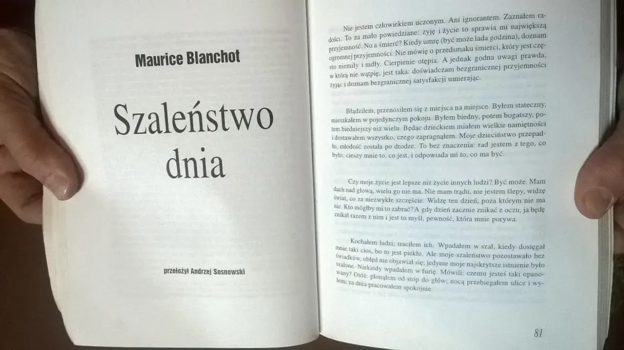 Książka "Szaleństwo dnia" Maurice'a Blanchota. Opowiadania erotyczne pierwszy raz mogą być inspiracją do refleksji nad życiem i jego przemijaniem.