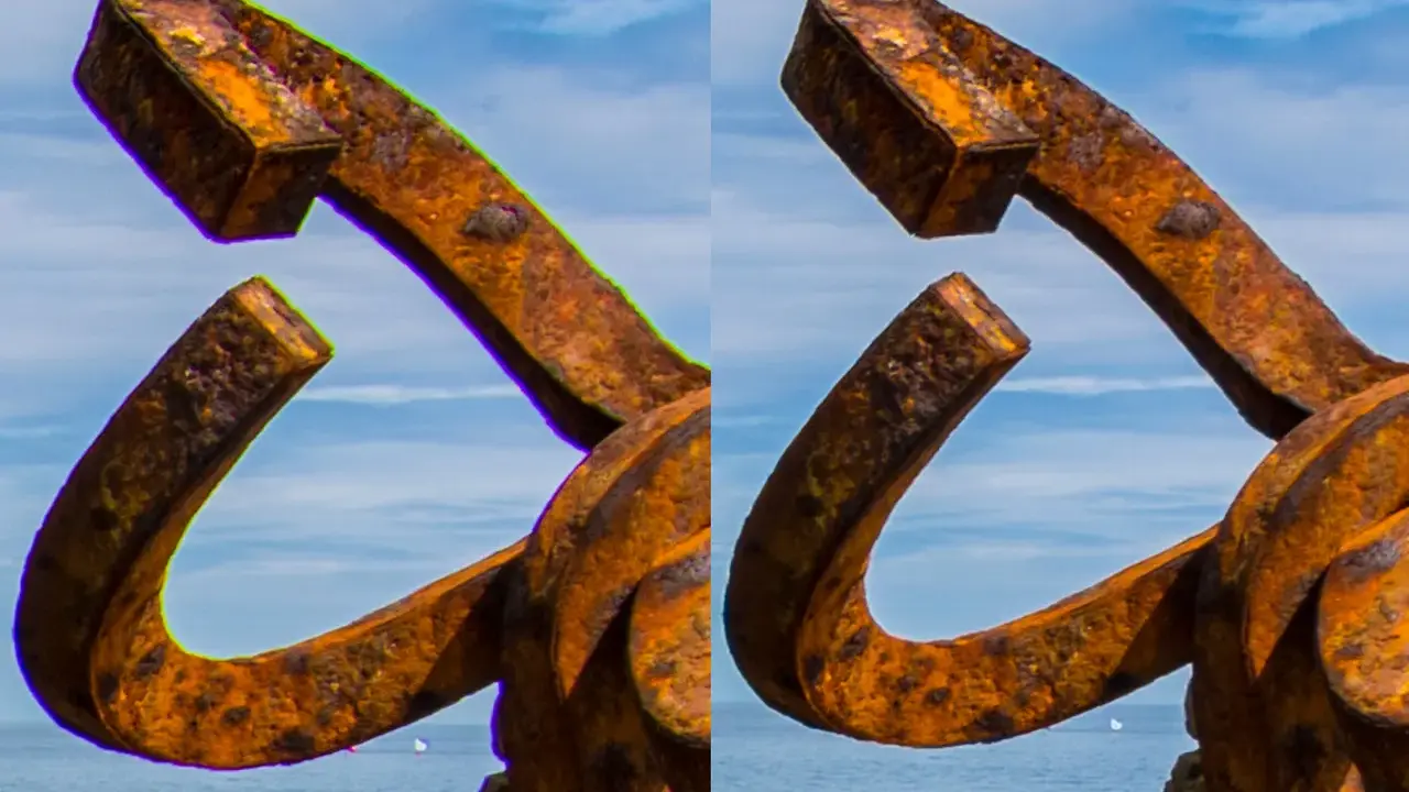 Comparación de imagen: a la izquierda, se aprecia la aberración cromática con bordes verdes y morados en la escultura de metal oxidado; a la derecha, la imagen corregida.