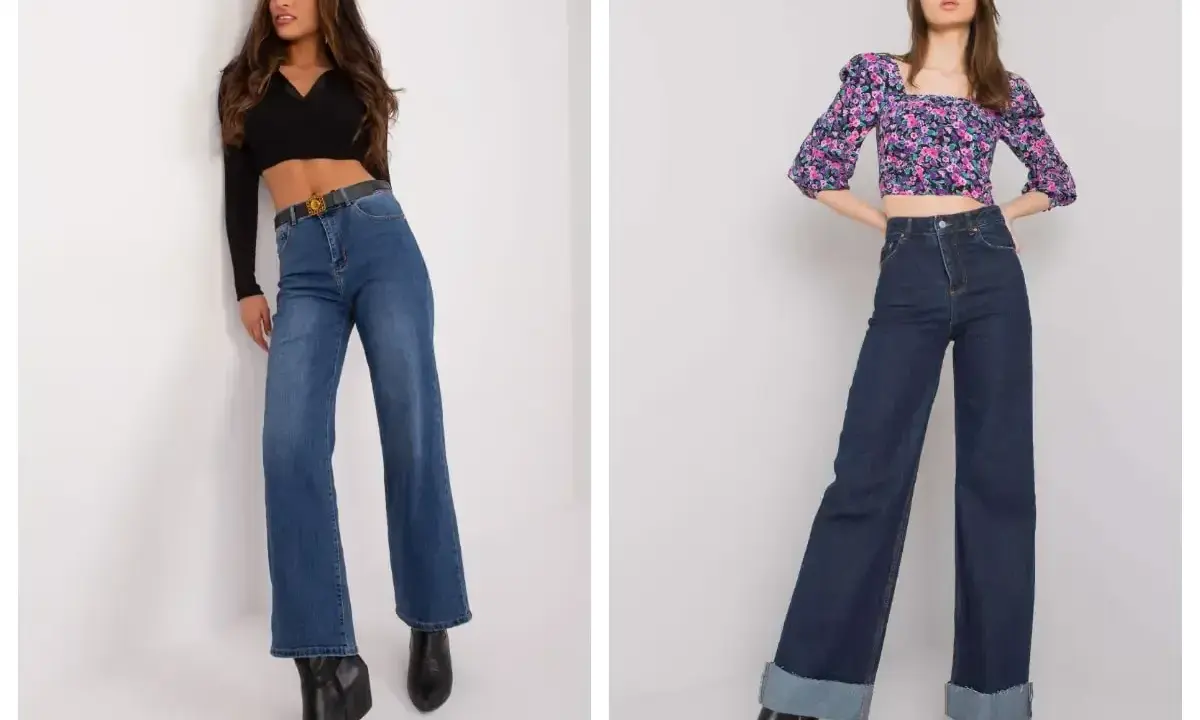 Dwie kobiety prezentują modne stylizacje z jeansami. Jedna w jasnych dzwonach i czarnym topie, druga w granatowych szerokich jeansach i kwiecistej bluzce.