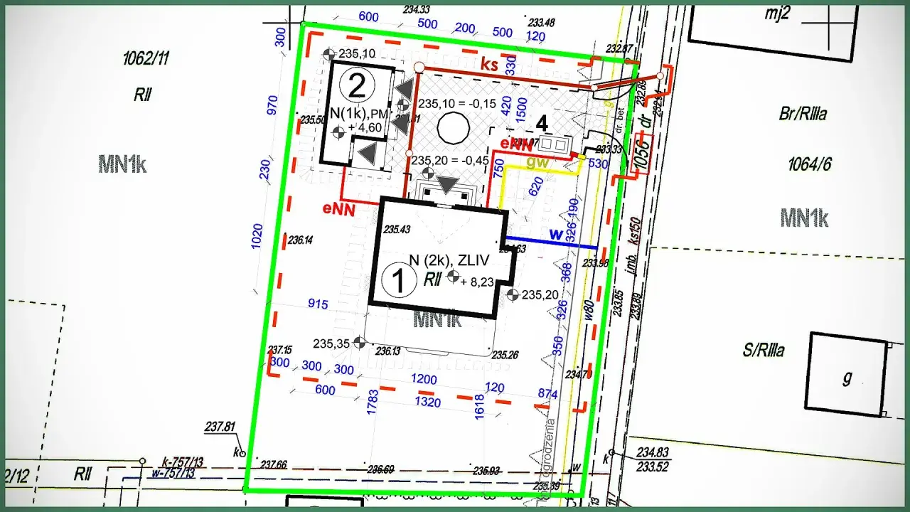 Mapa do celów projektowych z zaznaczonymi budynkami (1, 2, 4) i granicami działek.