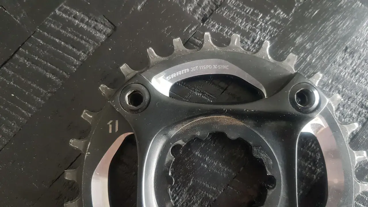 Zębatka SRAM 30T 11SPD X-SYNC, gotowa na wyzwania szlaków.