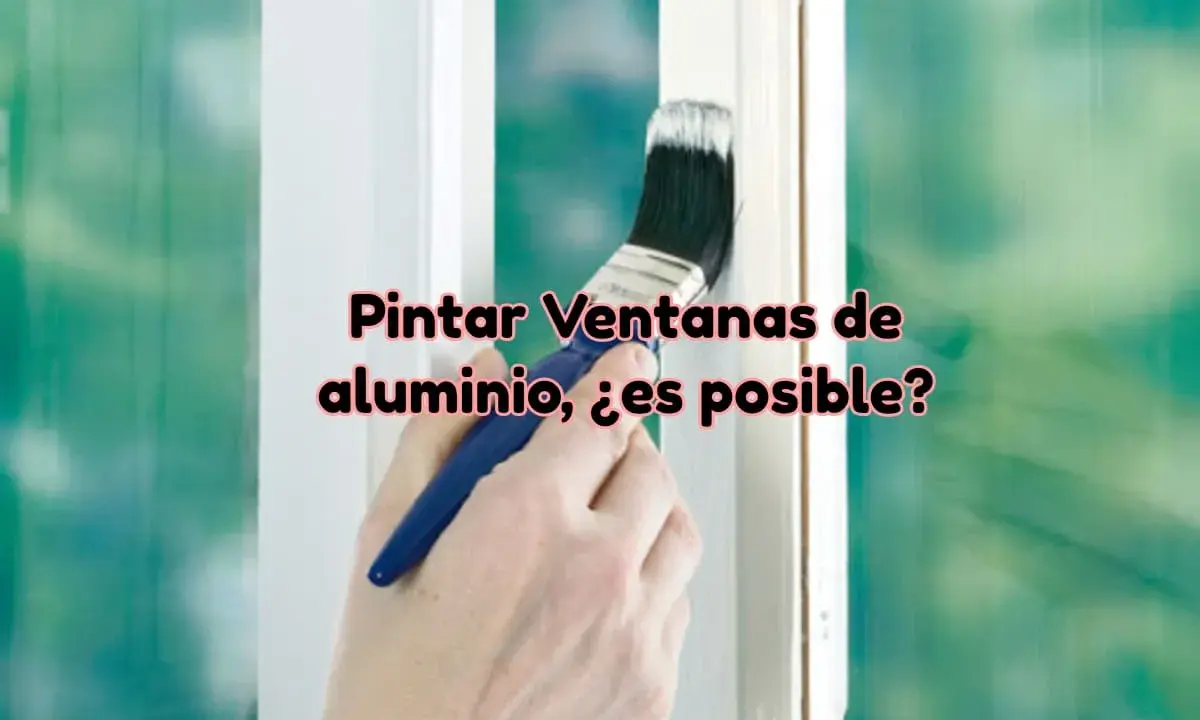 Mano pintando marco de ventana de aluminio con brocha blanca. ¿Es posible pintar aluminio?