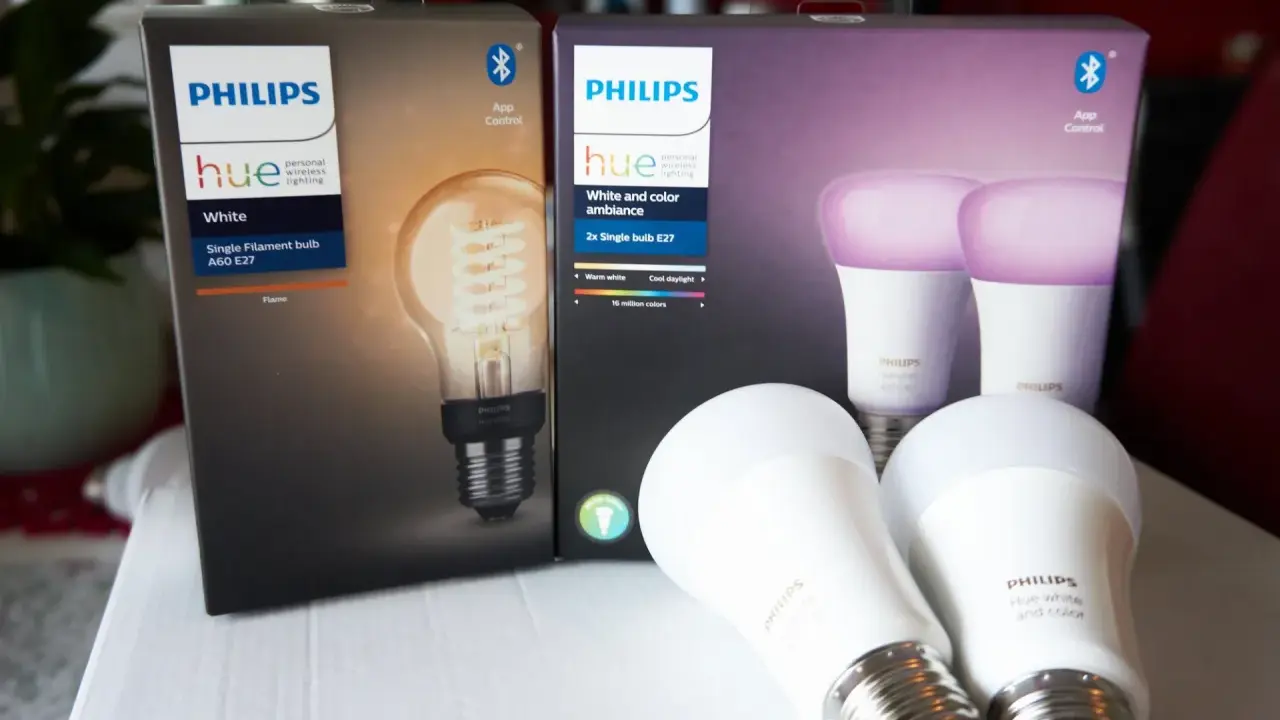 Philips Hue - inteligentne oświetlenie, które tworzy smart life po polsku. Żarówki białe i kolorowe.